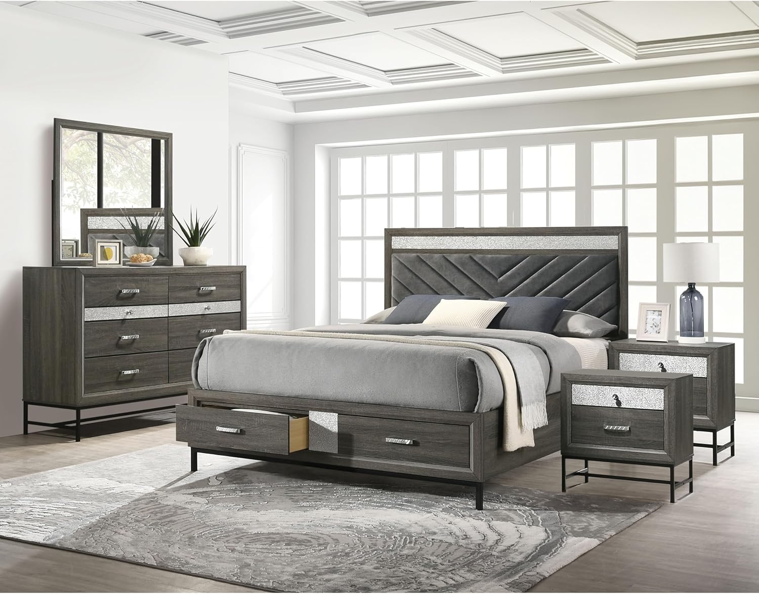 Ensemble de chambre à coucher 5 pièces à cadre en bois Kindering de Furniture of America, tiroirs de rangement pour pied de lit king-size et tête de lit rembourrée, rangement pour bijoux sur caisse, prêt pour matelas, gris