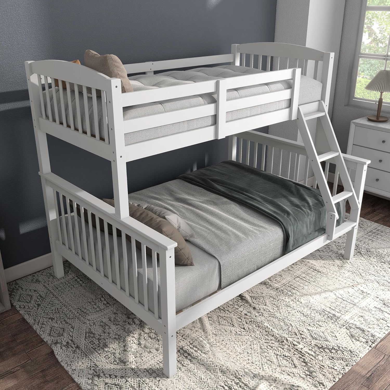 Lit superposé amovible en bois d'hévéa Eloise Twin Over Full de Furniture of America avec échelle et garde-corps de sécurité, gain de place pour chambre d'enfant, chambre d'amis, petits espaces, blanc